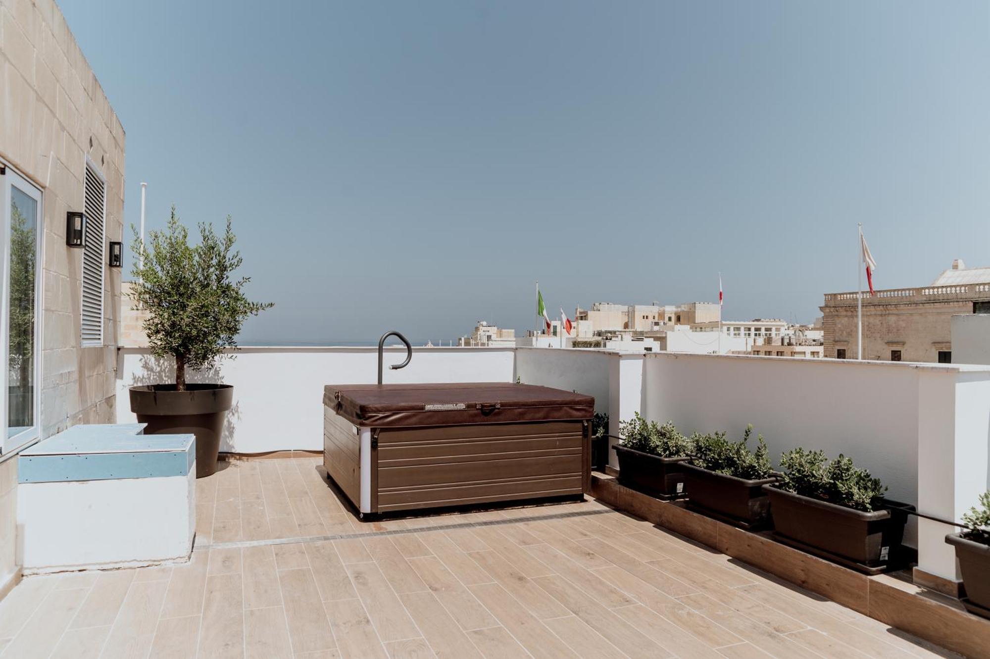 King Charles Hotel Valletta Exterior photo