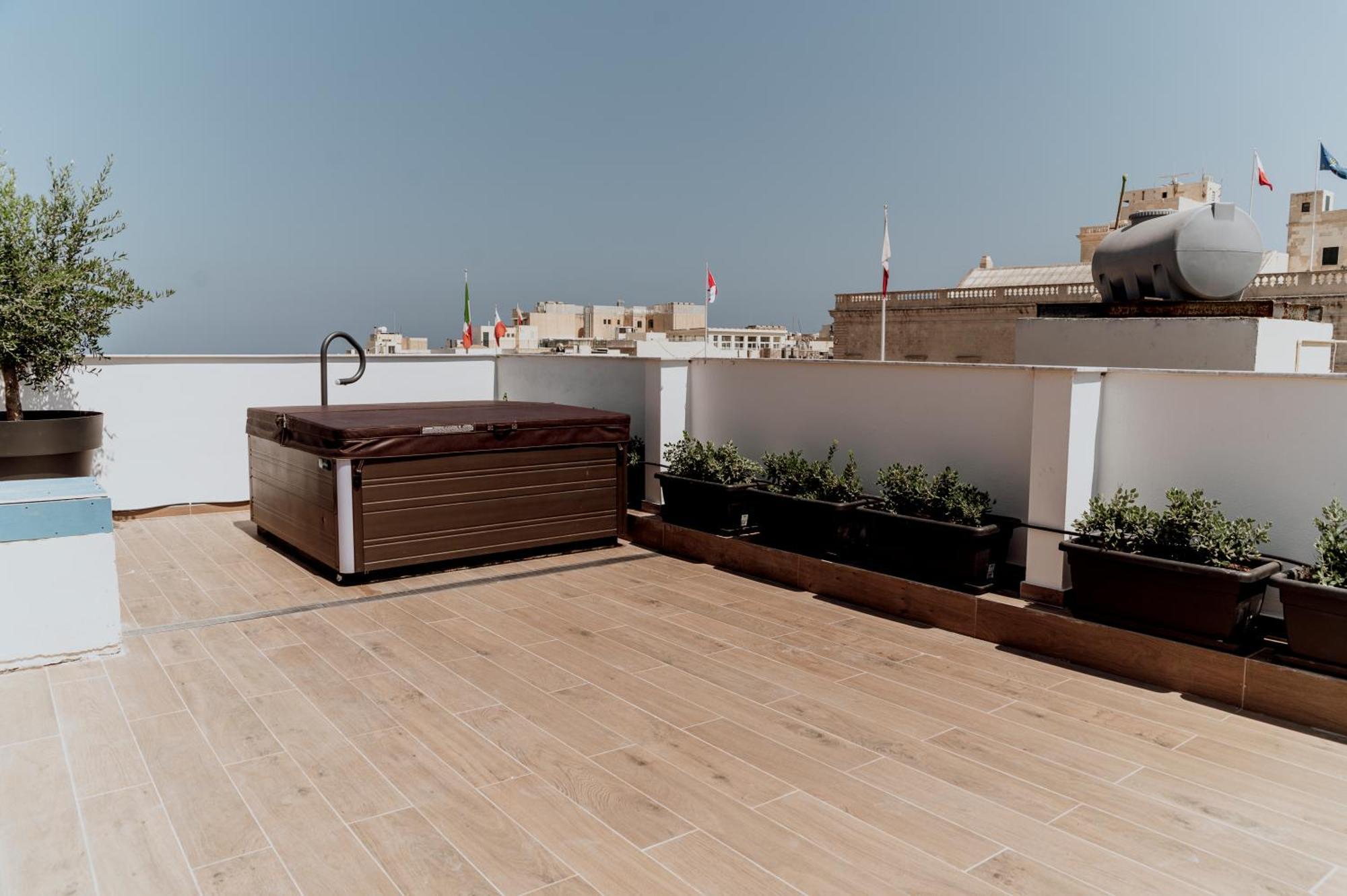 King Charles Hotel Valletta Exterior photo