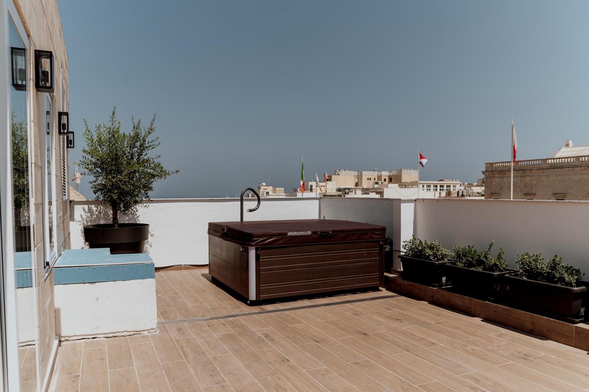 King Charles Hotel Valletta Exterior photo